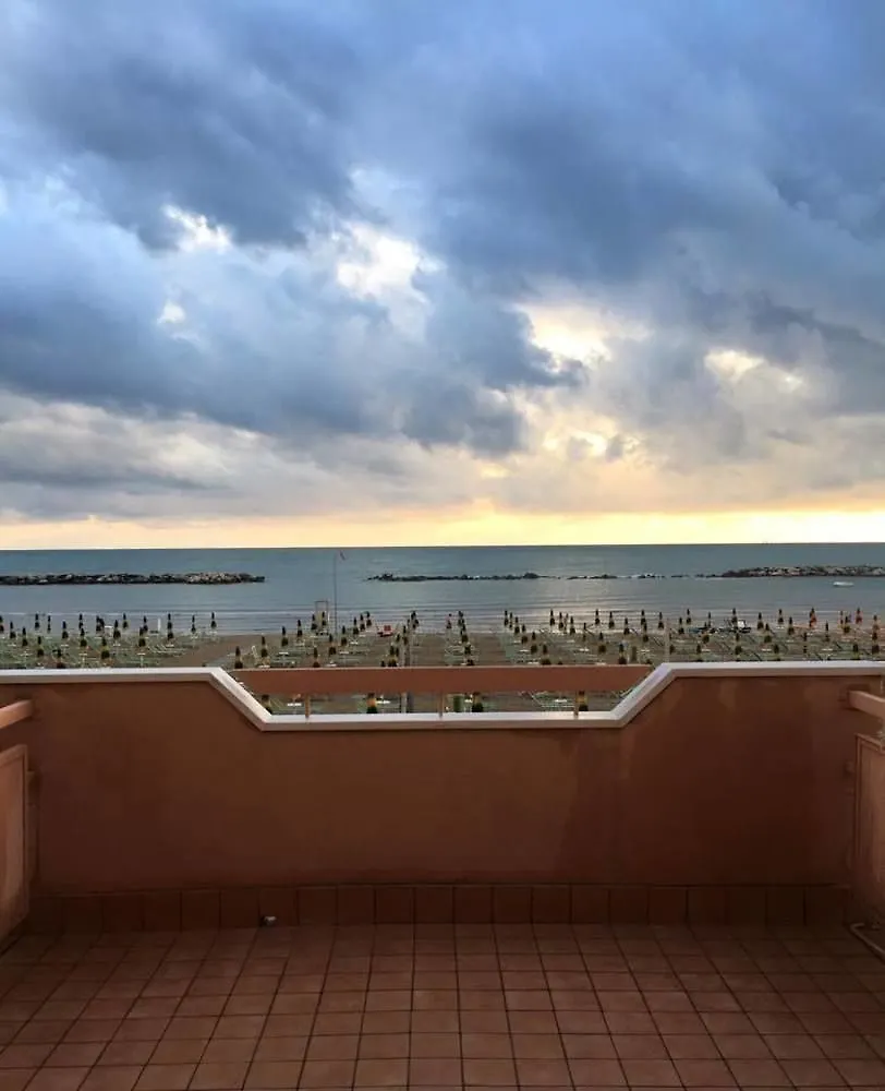 Hotel Eden Viserbella di Rimini 3*,  Italia